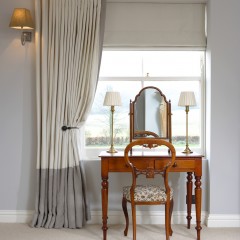 Blinds and dressing table